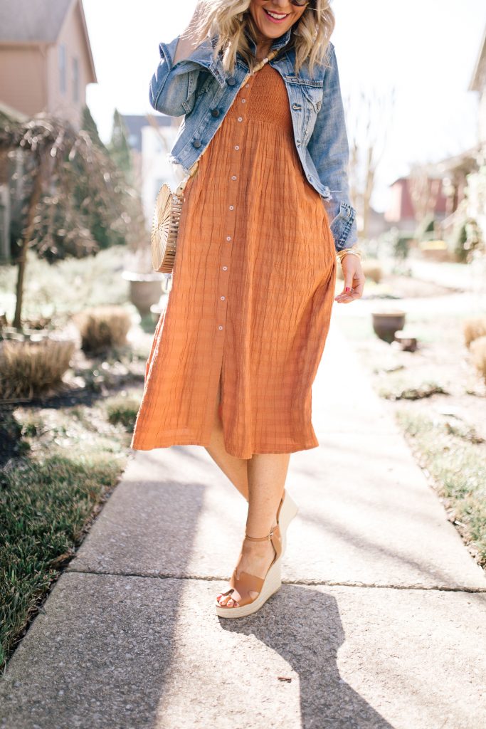 Festival Outfit Ideas featured by top US fashion blog Hello! Happiness; Image of a woman wearing AE button down dress, Amazon bag, Steve Sirena wedges and Able denim jacket.