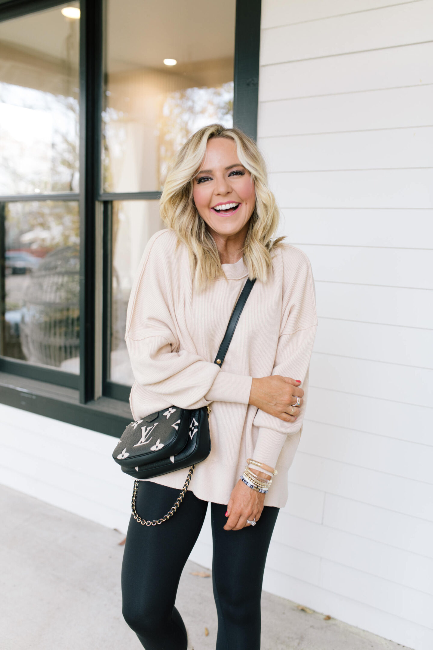 Apres Ski Fashion: Essentials for Her featured by top Nashville mom fashion blogger, Hello Happiness.